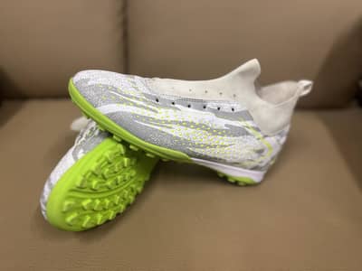 Futsal/Grippers/Football Shoes