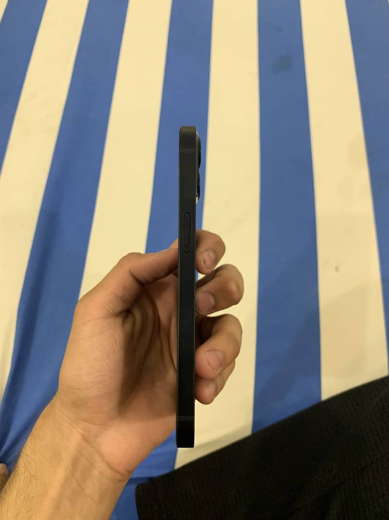 Apple iPhone 13 2
