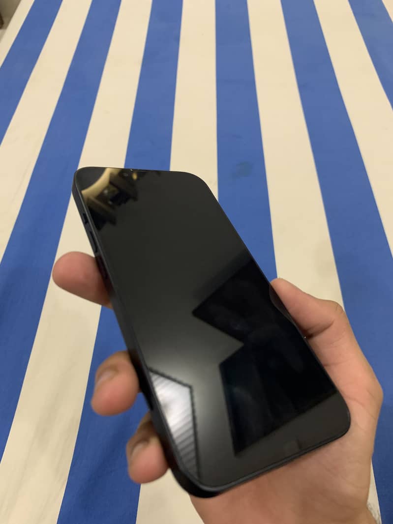 Apple iPhone 13 4