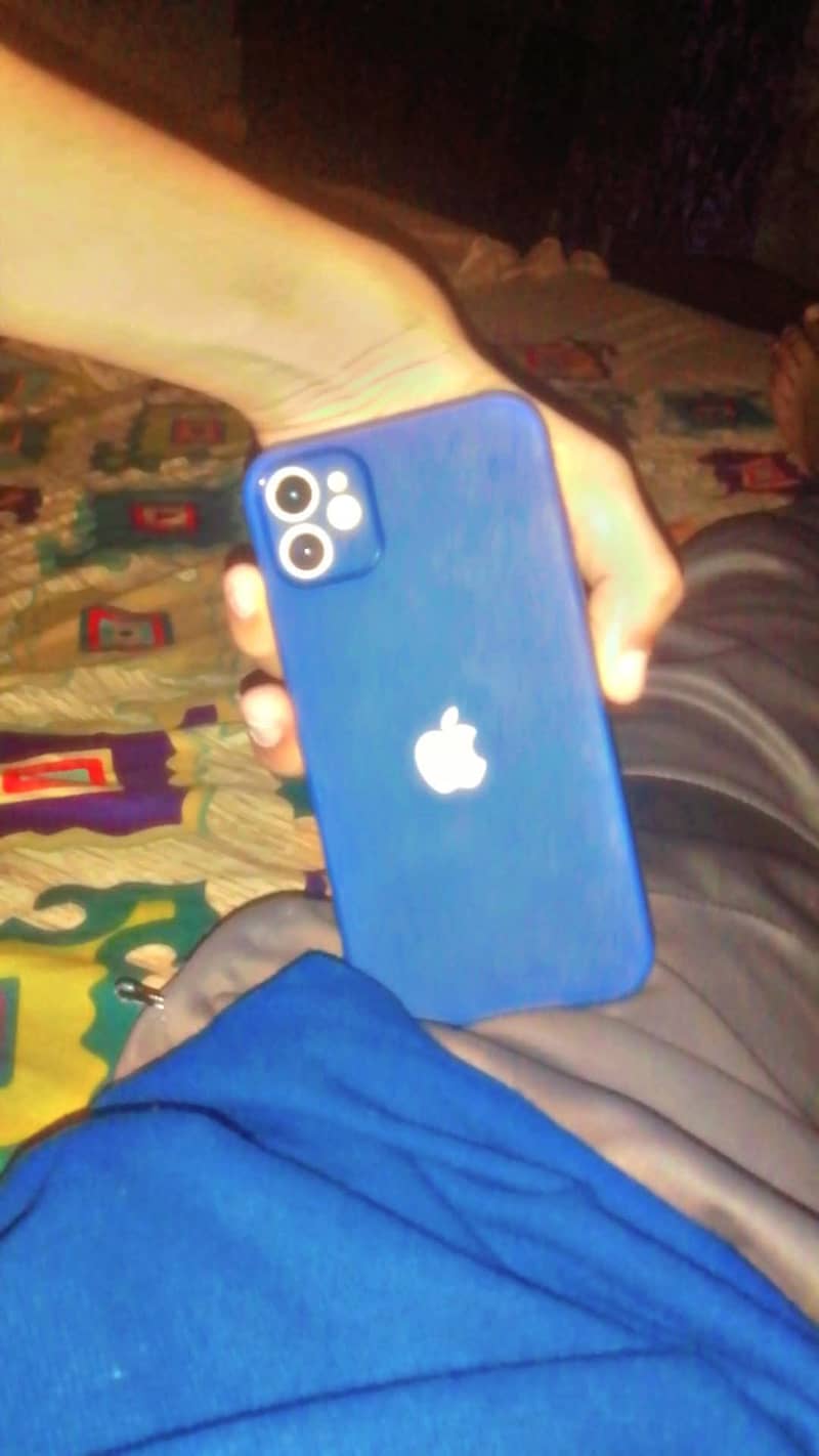 Apple iPhone 11 0
