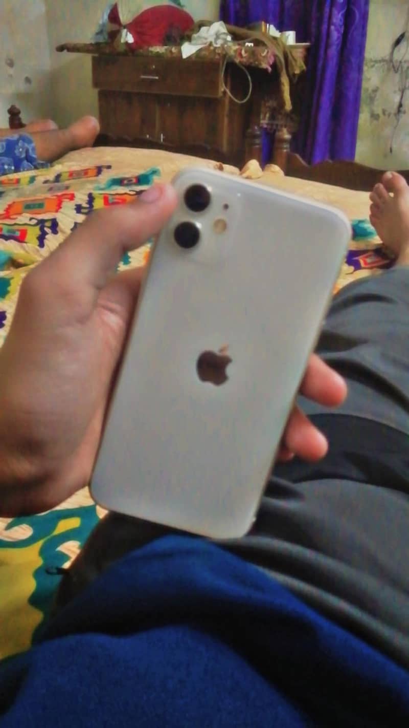 Apple iPhone 11 3