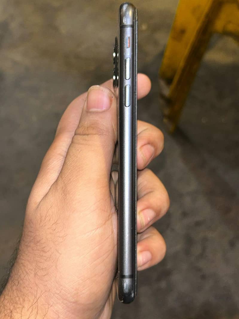 Apple iPhone 11 3