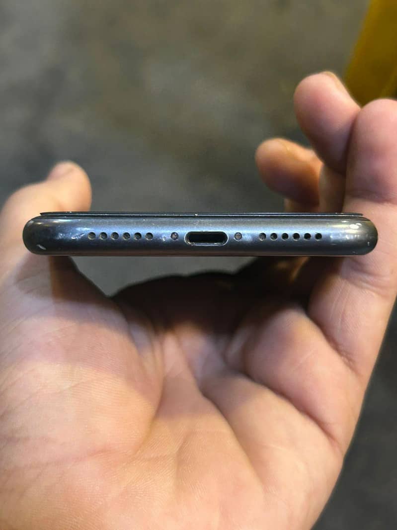 Apple iPhone 11 5