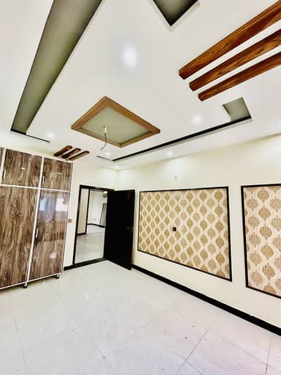 5 marla like a new house for sale at sabzazar near to market fori Rabta keray