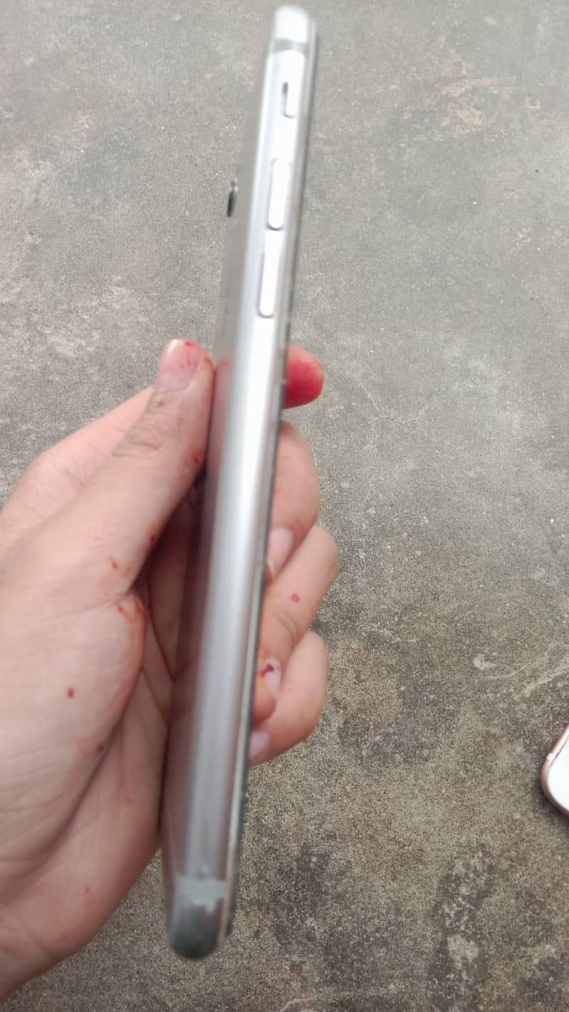 Apple iPhone 6S 3