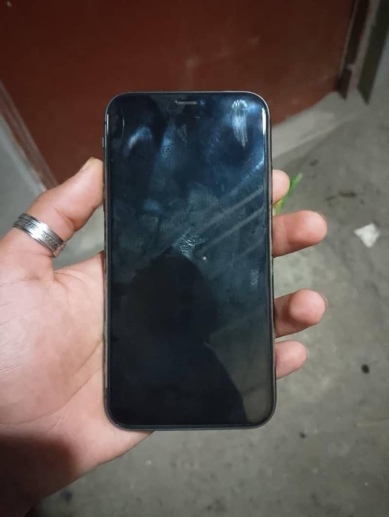 Apple iPhone 11 4