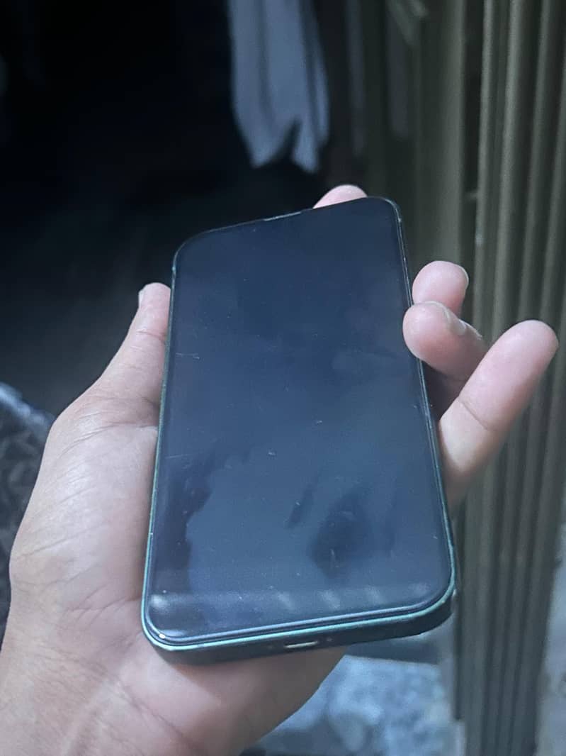 Apple iPhone 13 2
