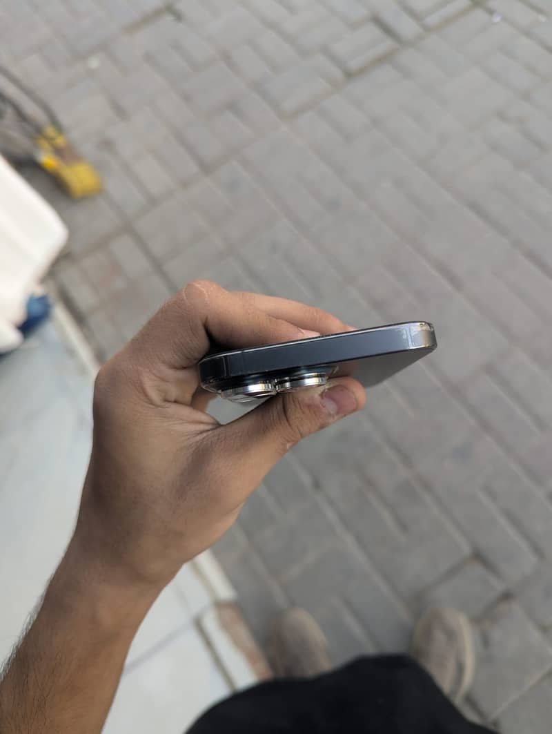 Apple iPhone 13 Pro 2