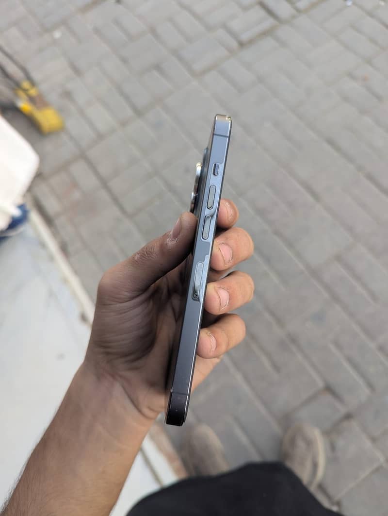 Apple iPhone 13 Pro 3