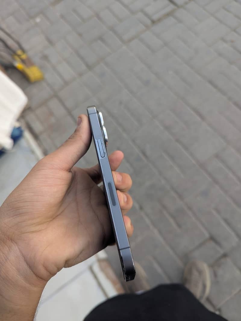 Apple iPhone 13 Pro 4