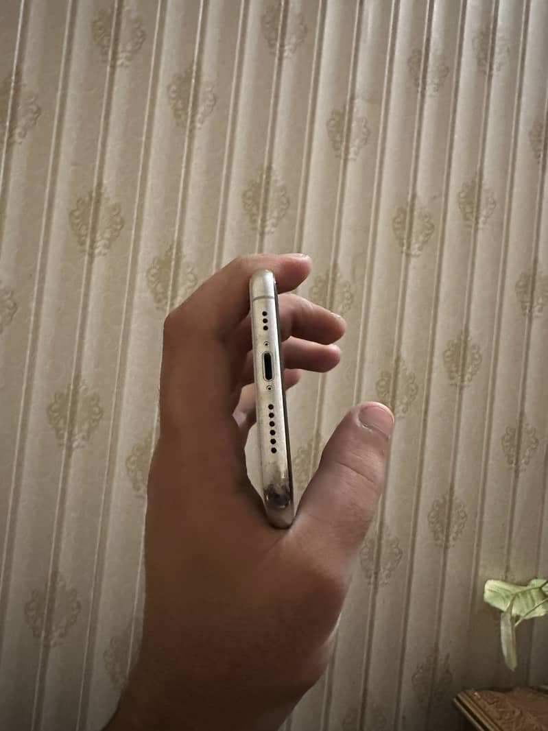 Apple iPhone 11 Pro 2