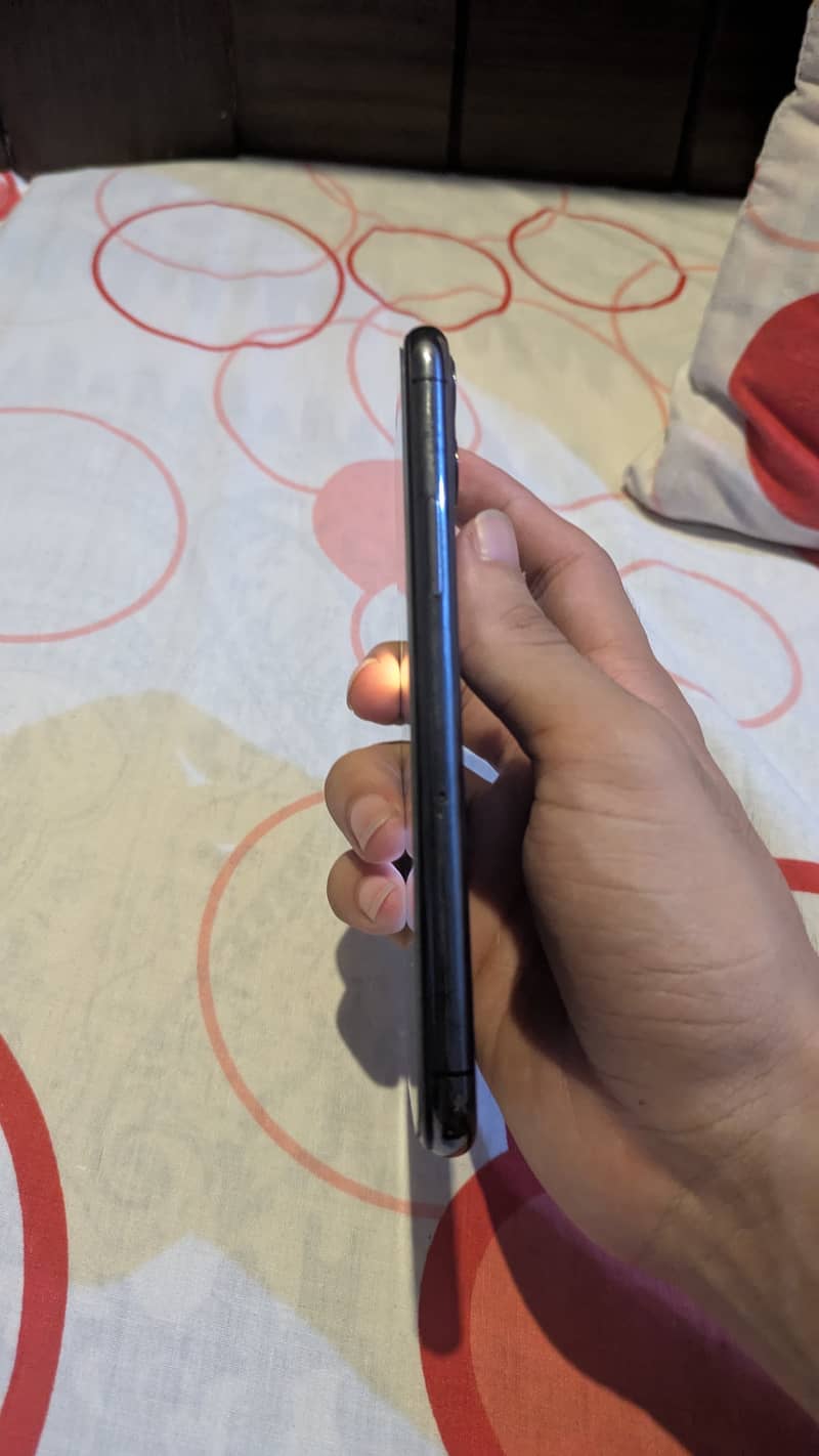 Apple iPhone 11 Pro 1