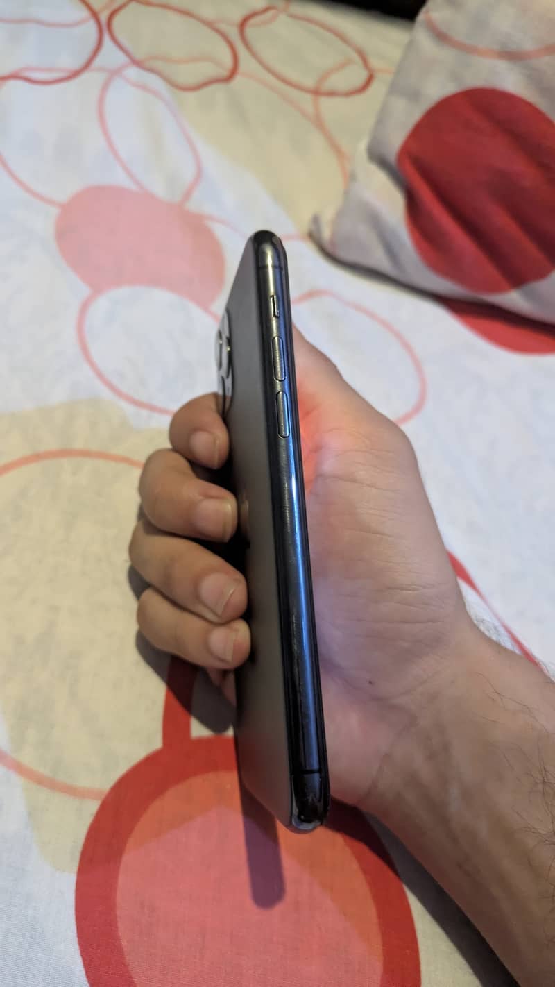 Apple iPhone 11 Pro 3