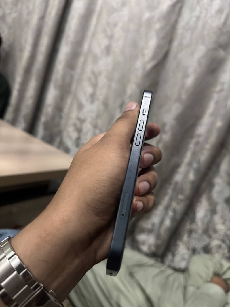 Apple iPhone 13 5