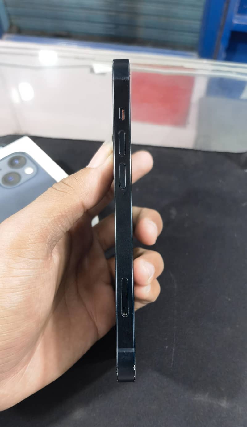 Apple iPhone 13 1