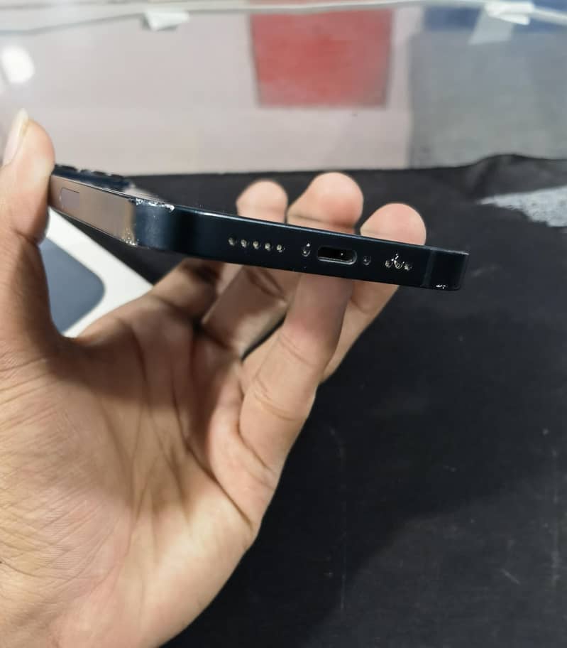 Apple iPhone 13 2
