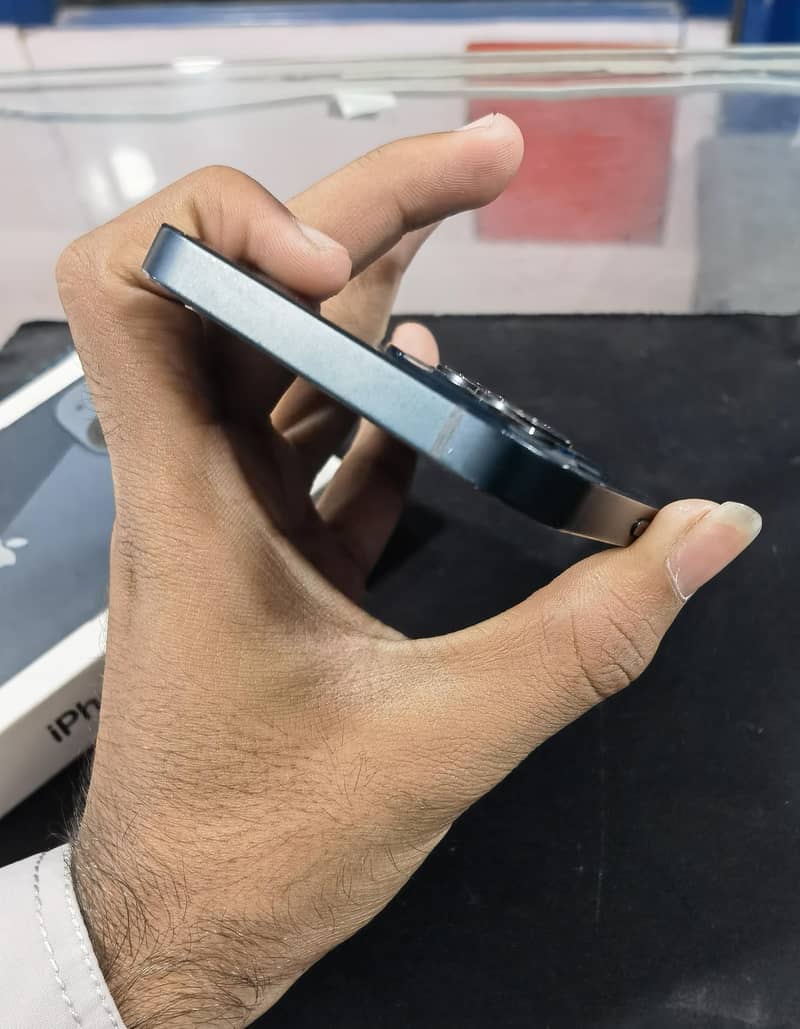 Apple iPhone 13 4