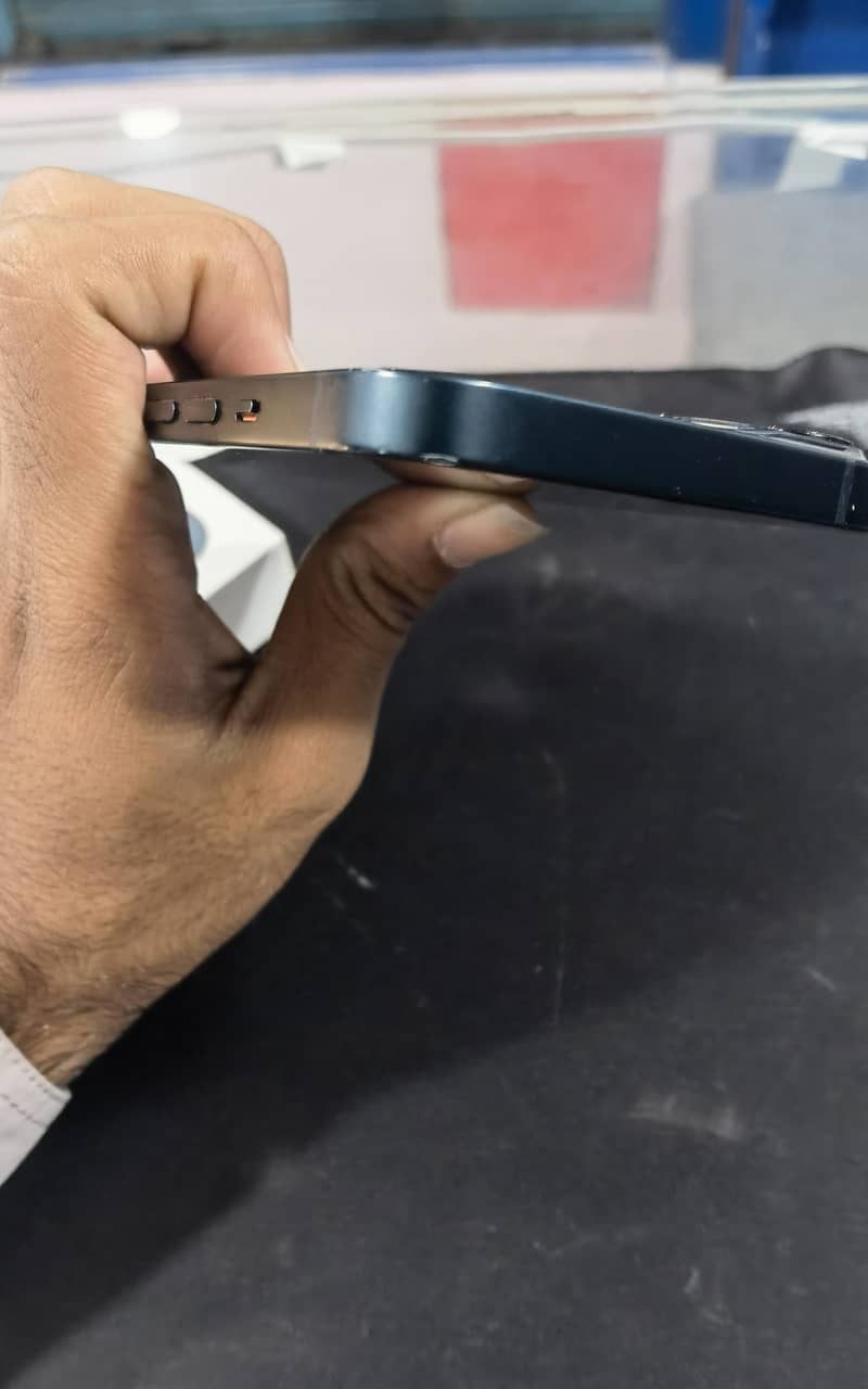 Apple iPhone 13 6