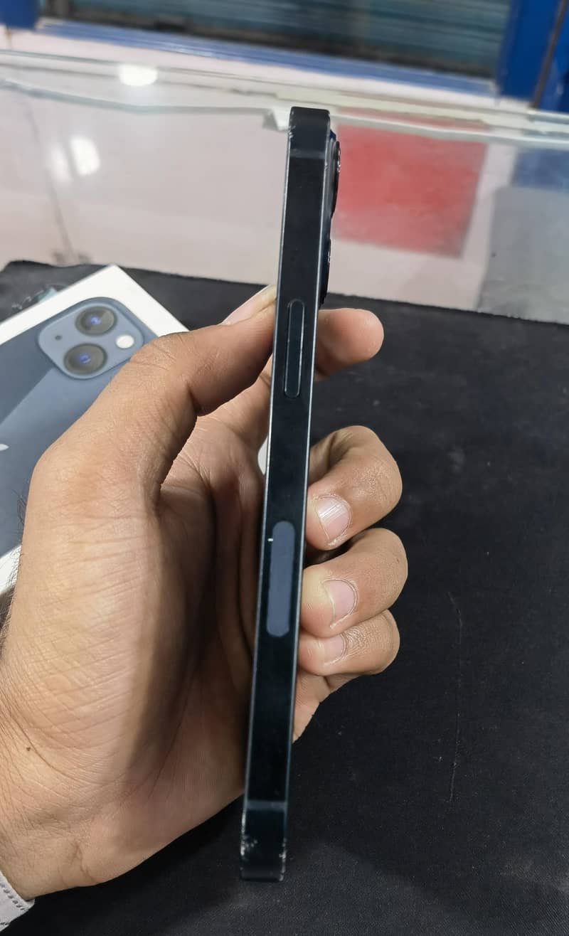 Apple iPhone 13 7