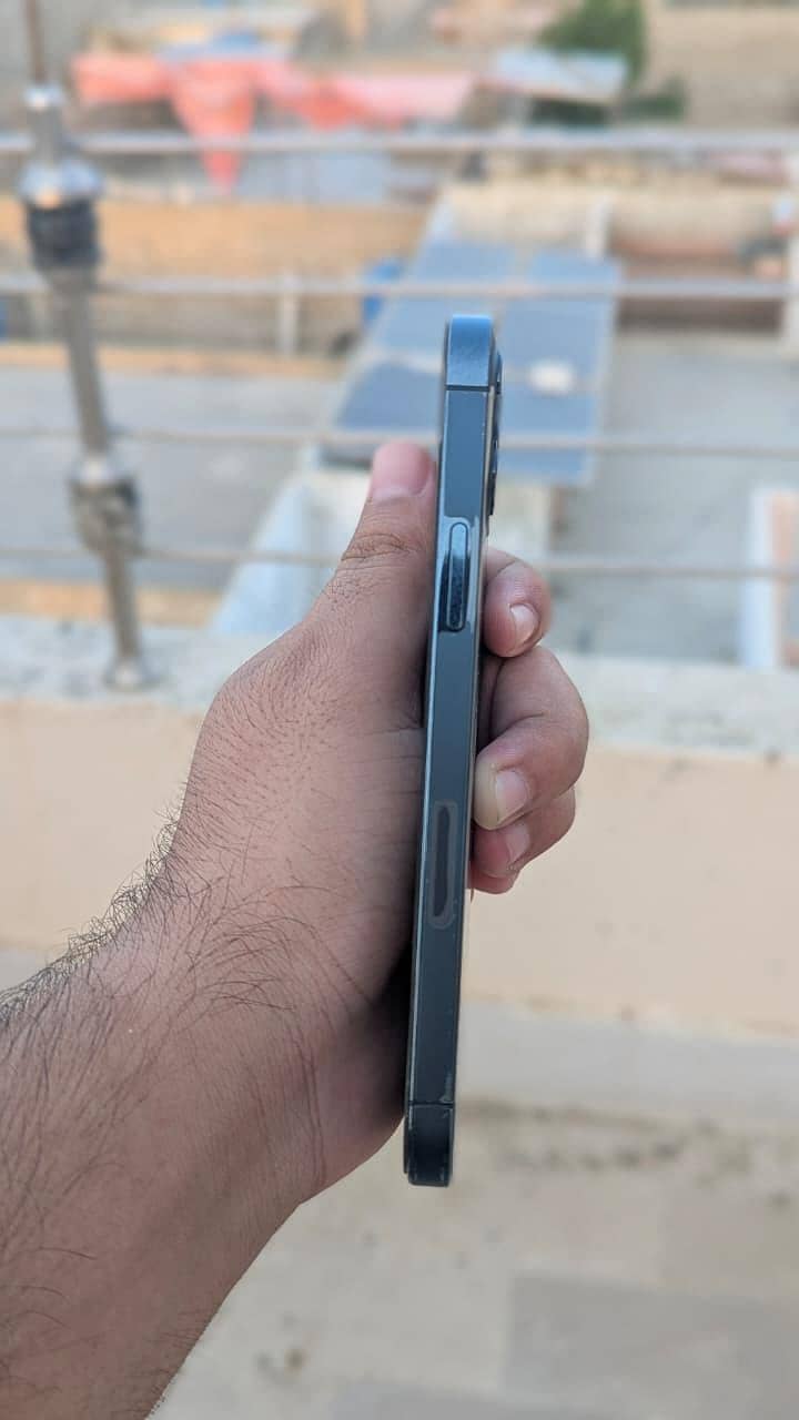 Apple iPhone 12 Pro 2