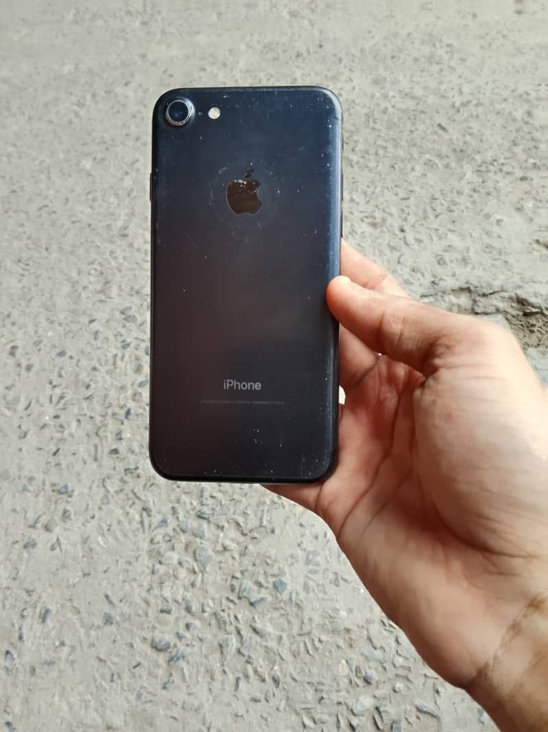 Apple iPhone 7 2