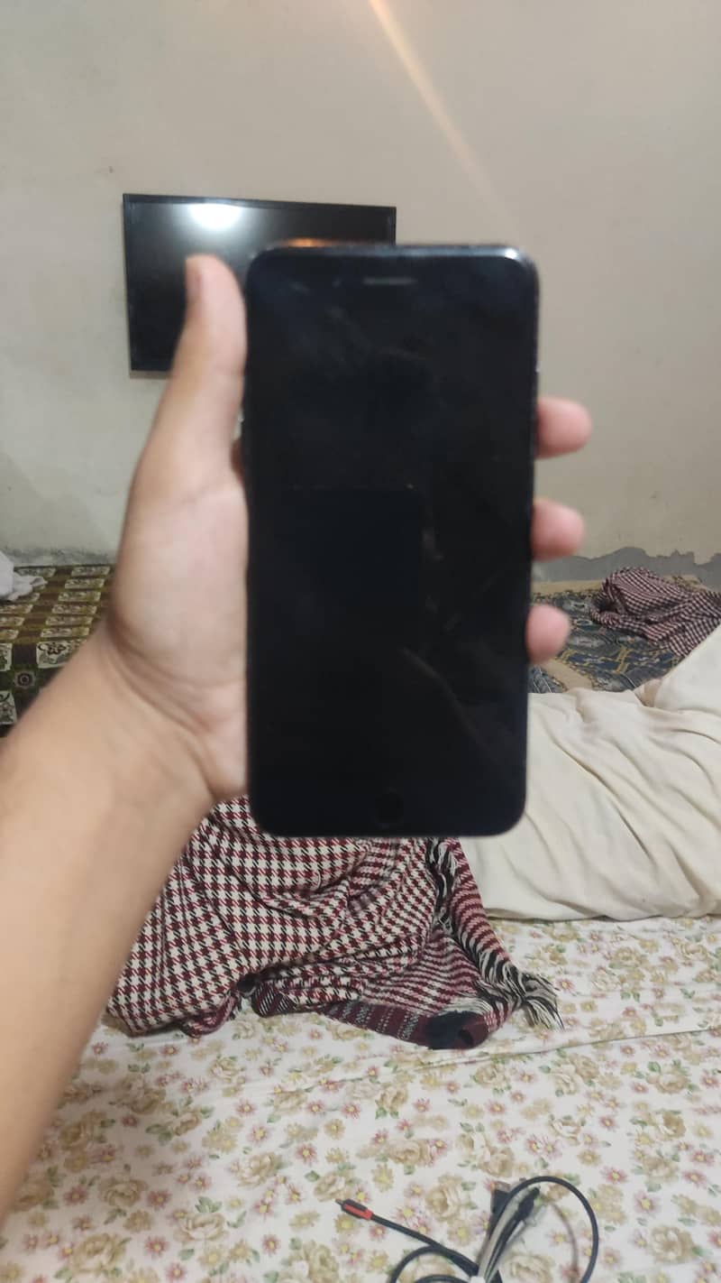 Apple iPhone 7 Plus 1