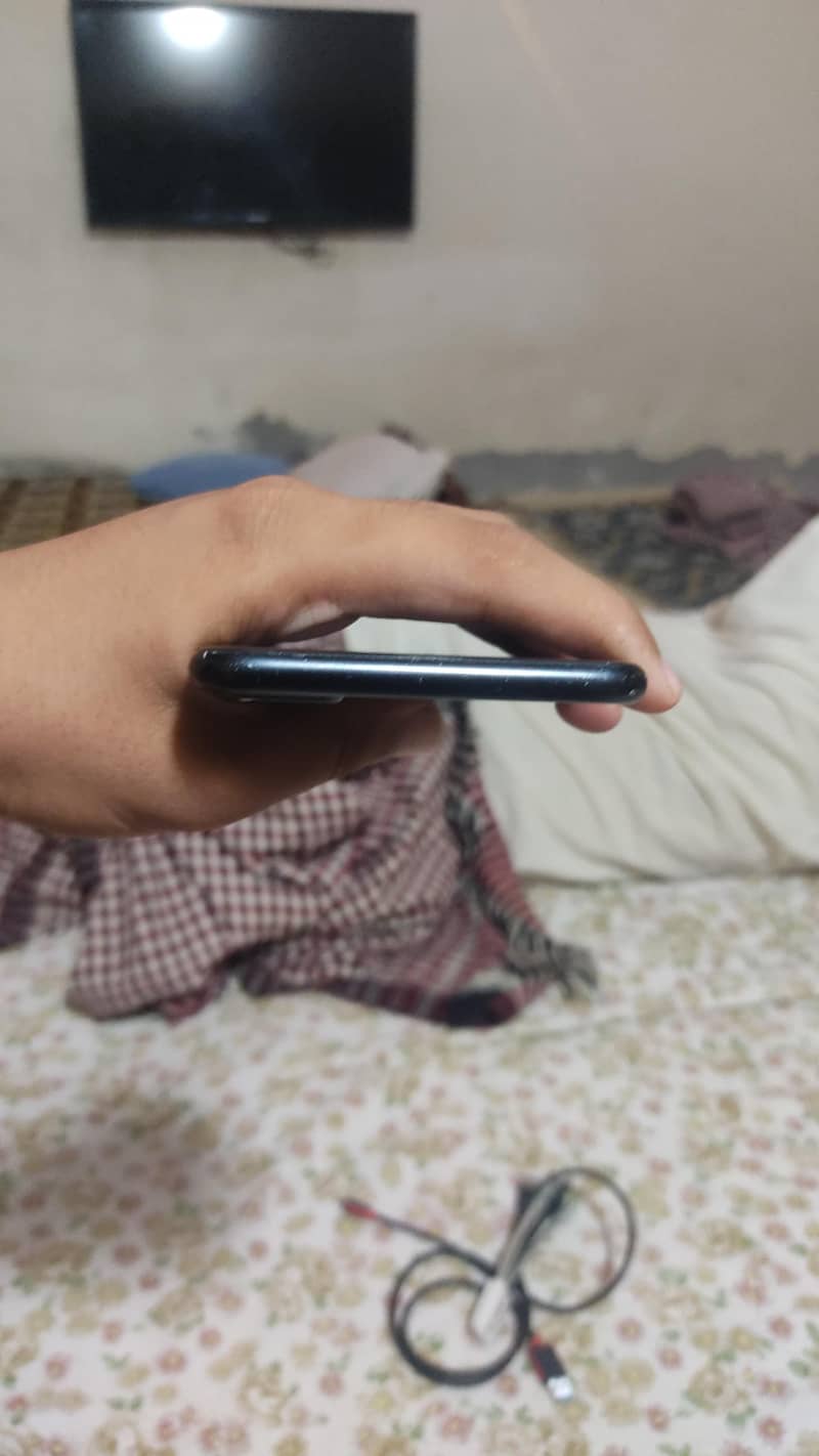Apple iPhone 7 Plus 6