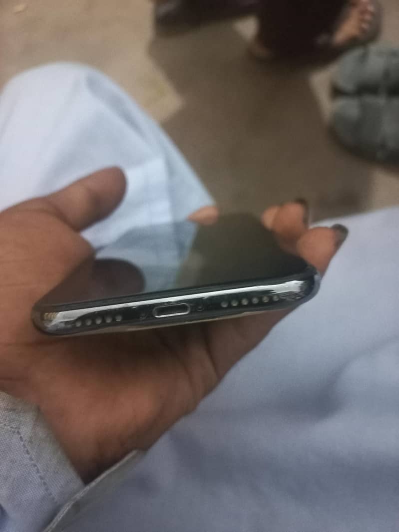 Apple iPhone X 3