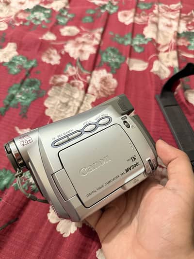 Canon MV 800i