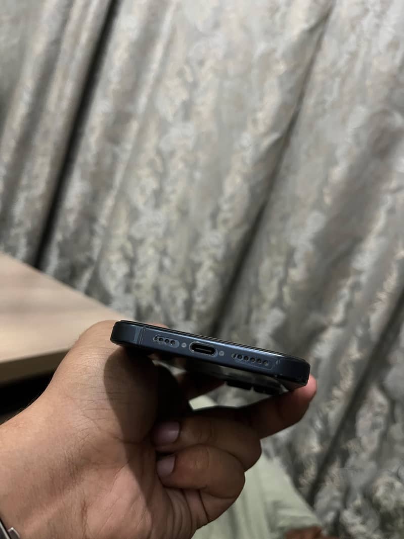 Apple iPhone 15 Pro Max 2