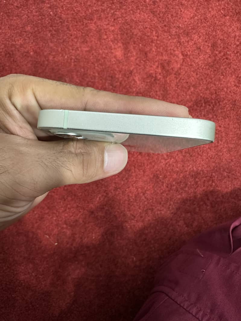 Apple iPhone 12 4
