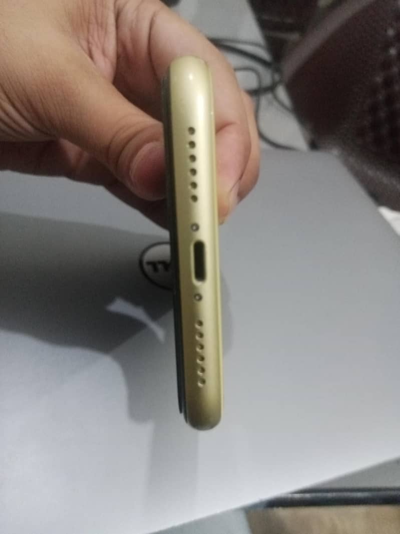 Apple iPhone 11 3