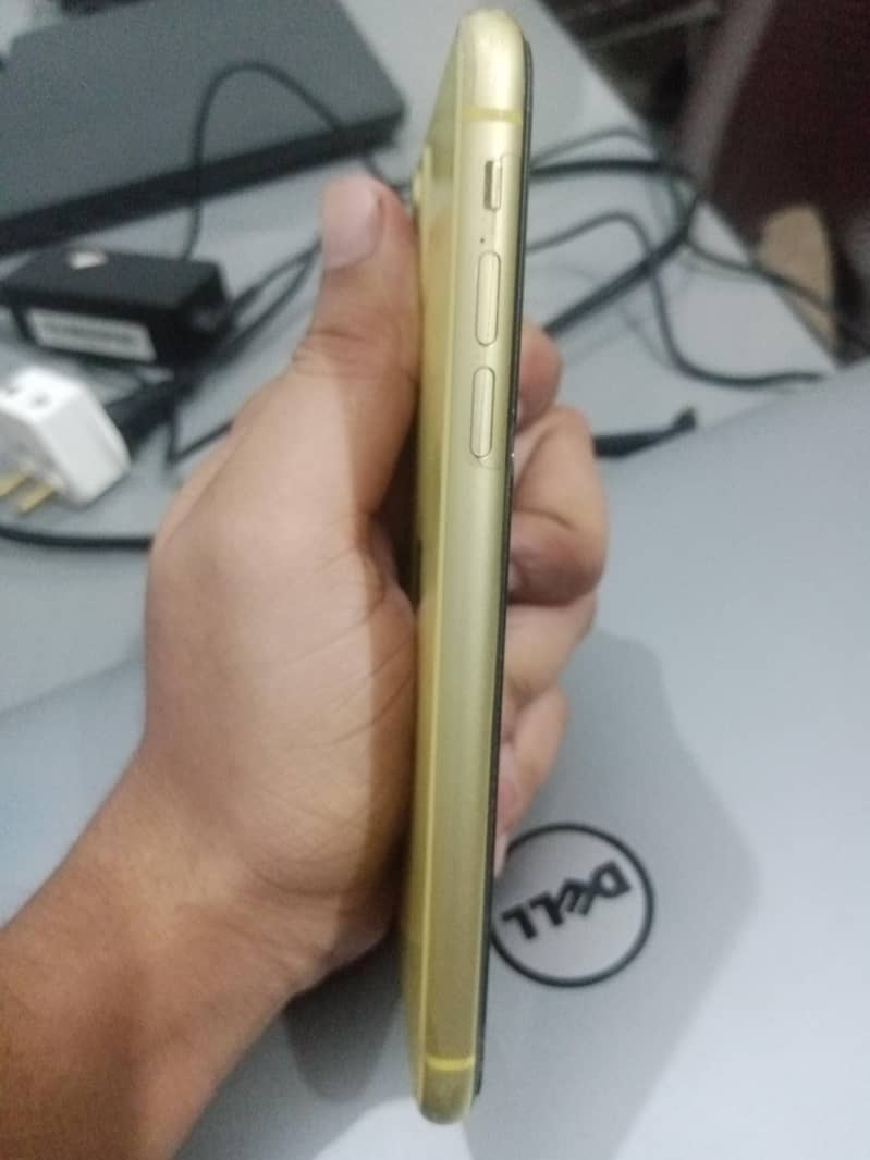 Apple iPhone 11 4