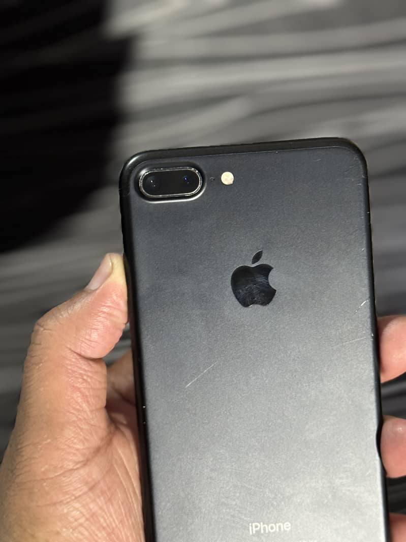 Apple iPhone 7 Plus 6