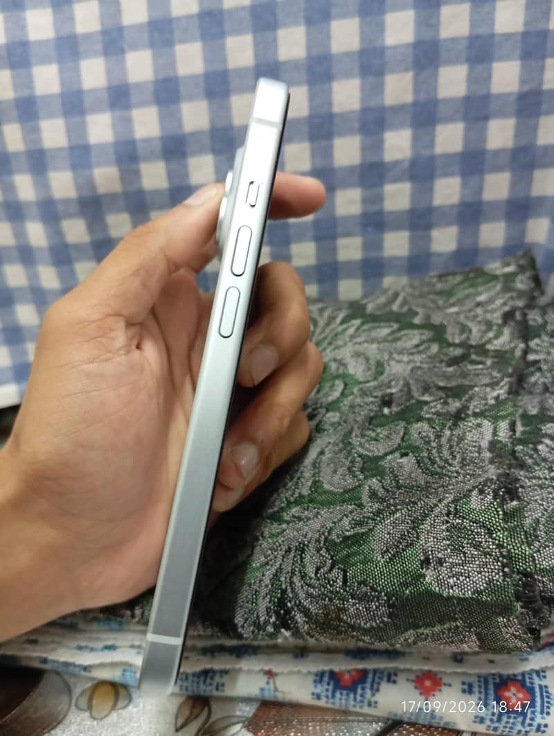 Apple iPhone 15 2