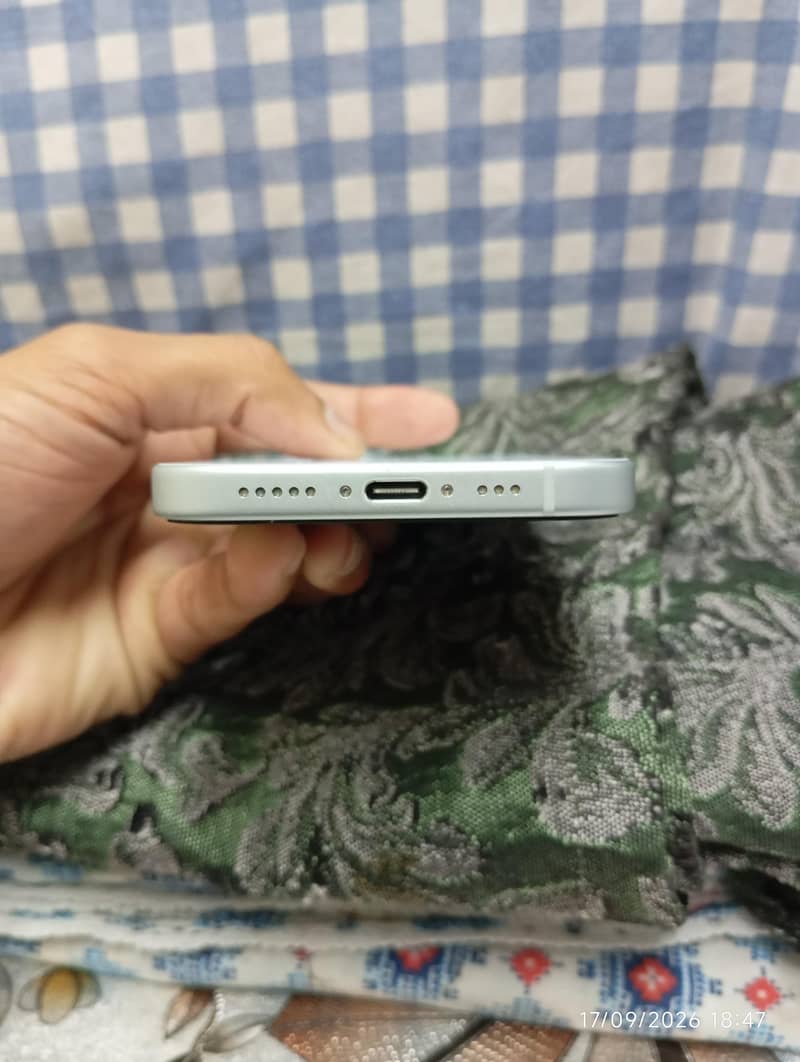 Apple iPhone 15 3