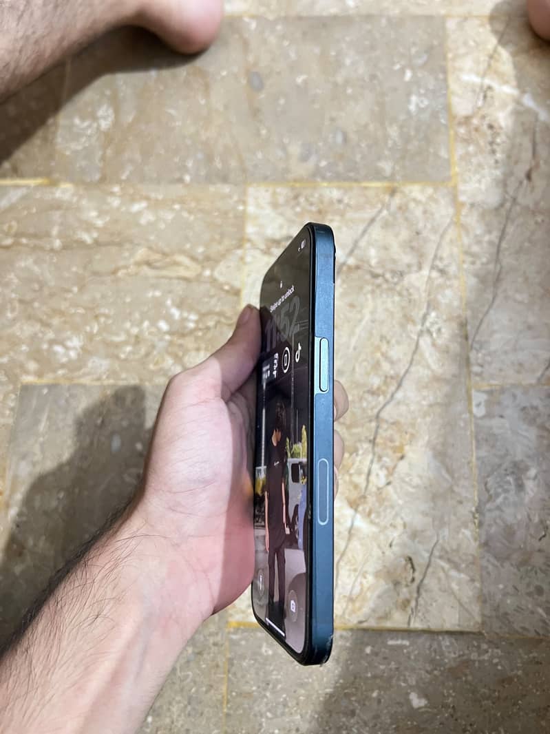 Apple iPhone 13 1