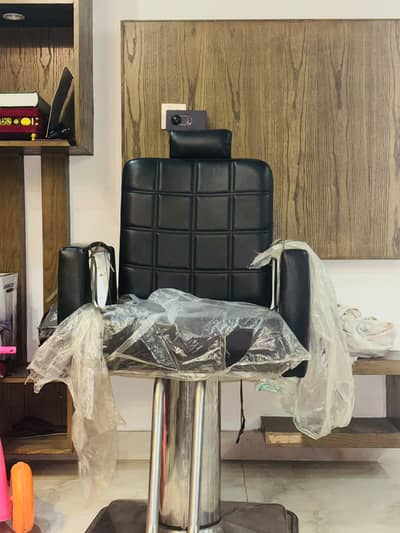 Salon Chair / parlour chair / barber chair/ facial & cutting chair