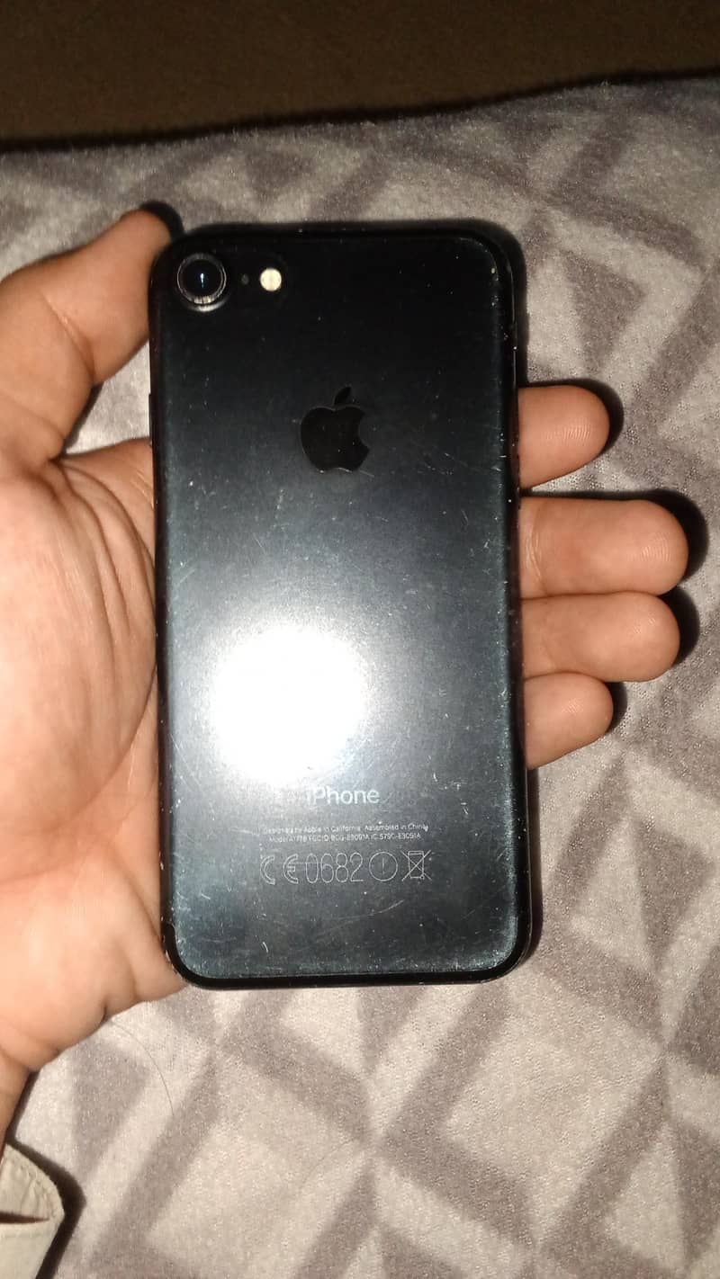Apple iPhone 7 0
