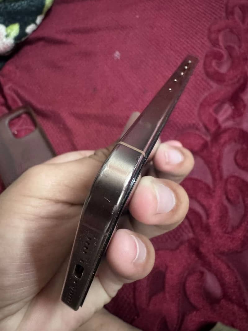 Iphone 16 pro max 3