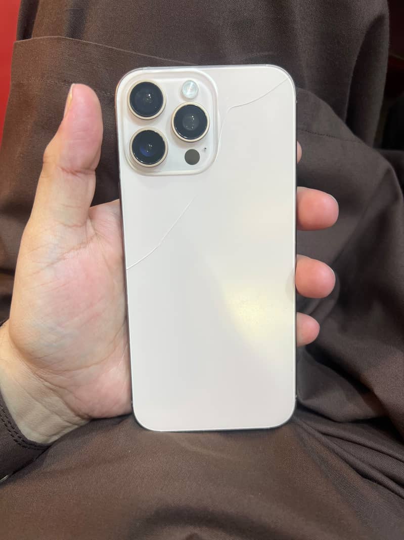 Apple iPhone 16 Pro Max 3