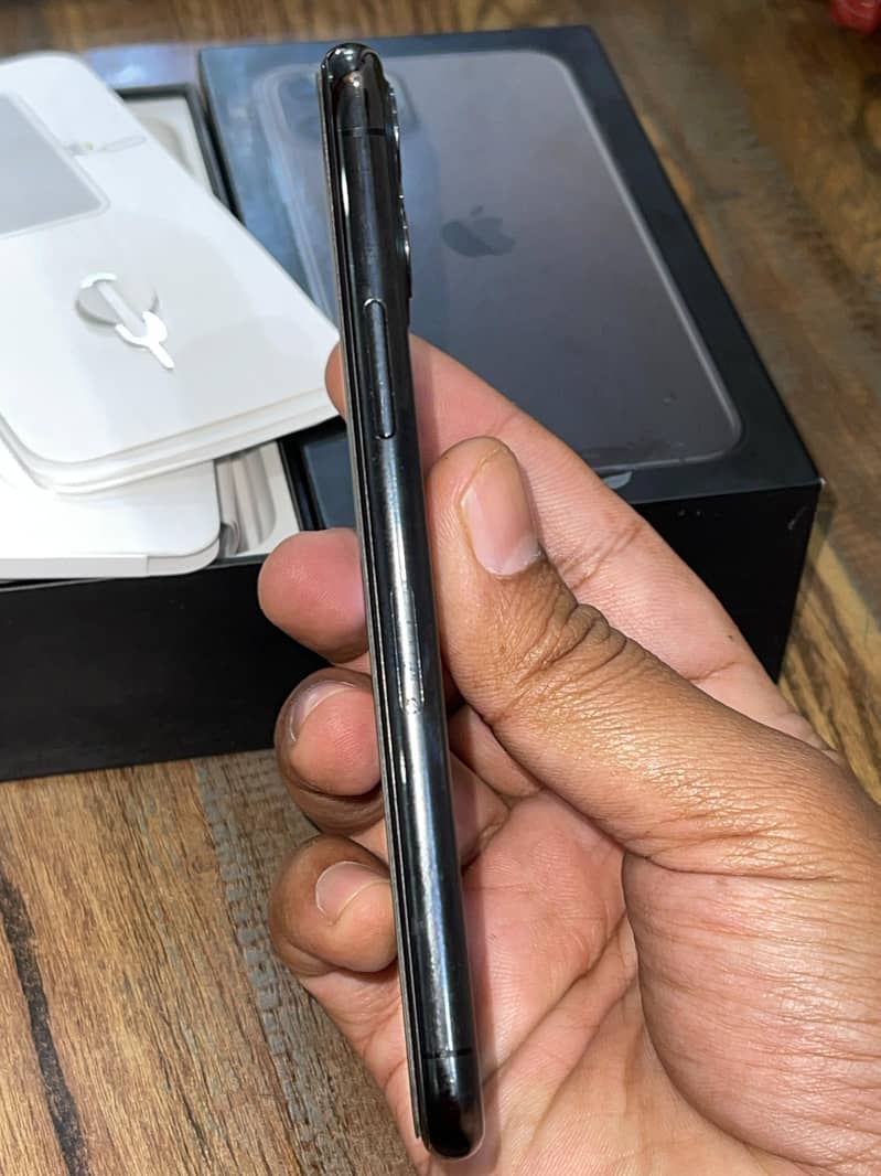 phone 11 pro 3