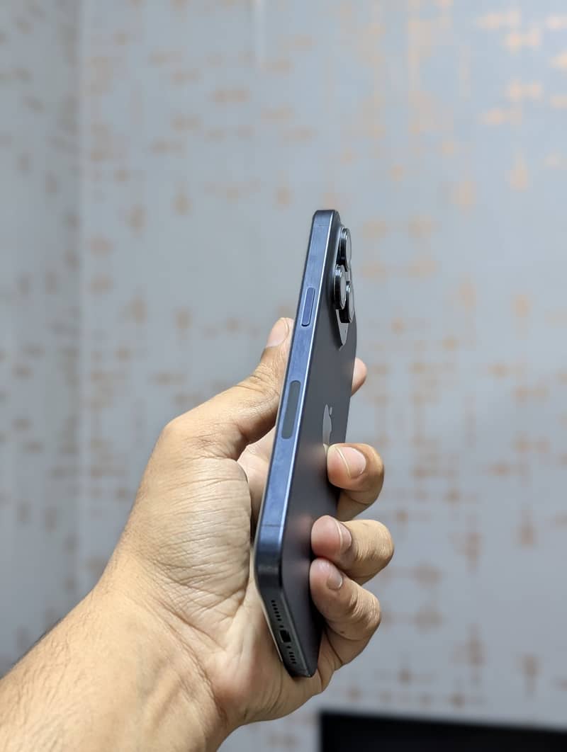 iPhone 15 Pro Max 2