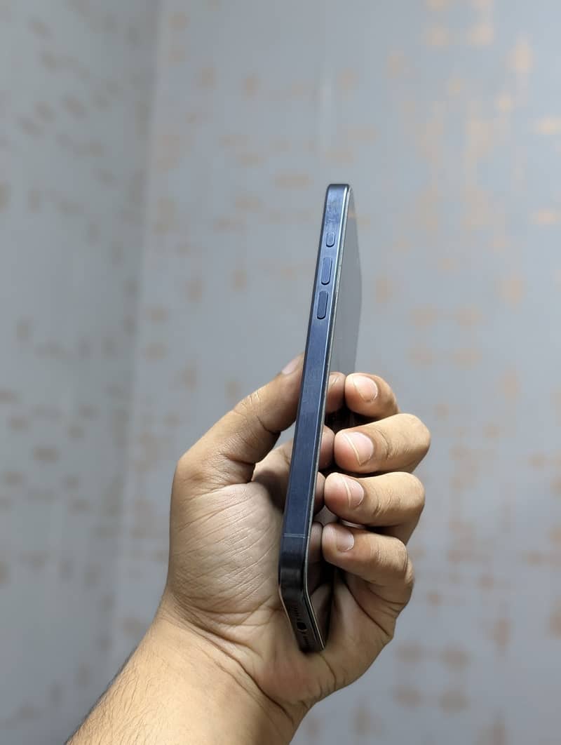 iPhone 15 Pro Max 3
