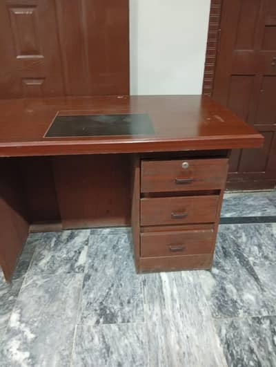 Office Table Urgent Sale in Rawalpindi