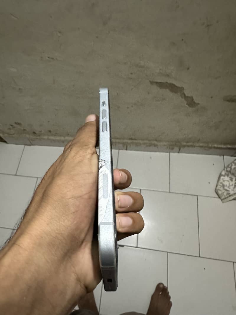 Apple iPhone 15 4
