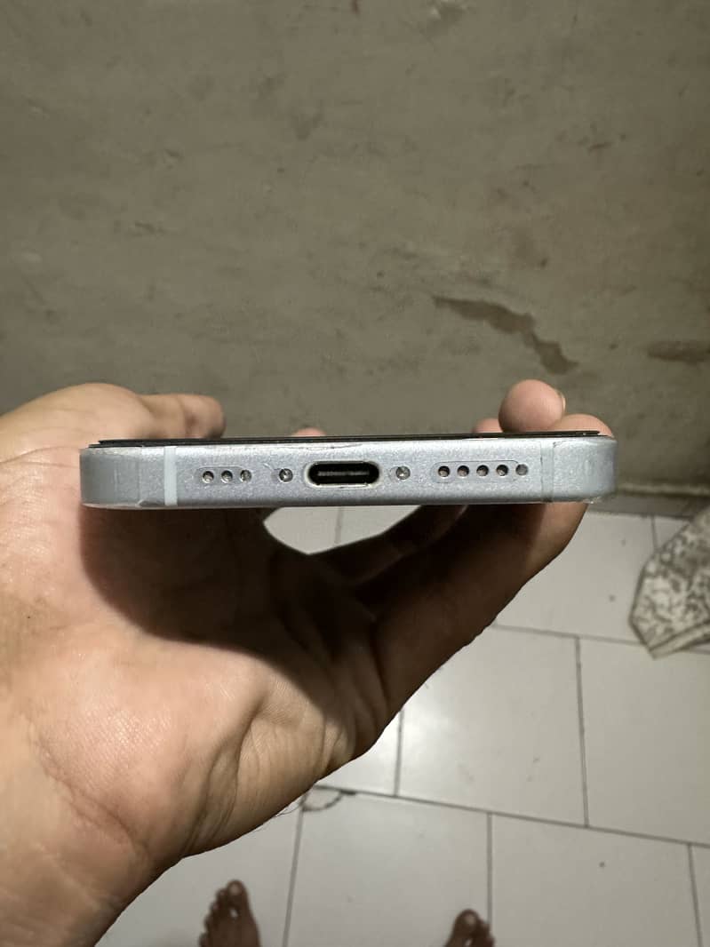 Apple iPhone 15 5