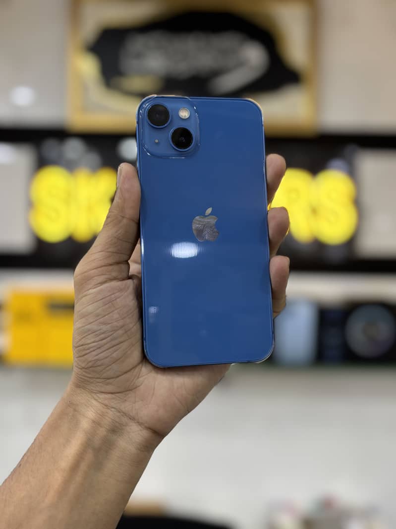 Apple iPhone 13 0
