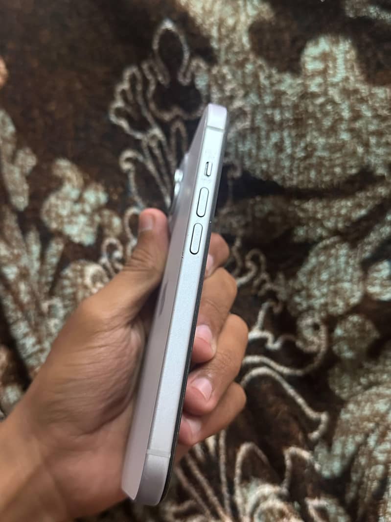 Apple iPhone 15 3