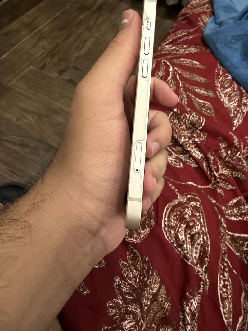 Apple iPhone 13 2